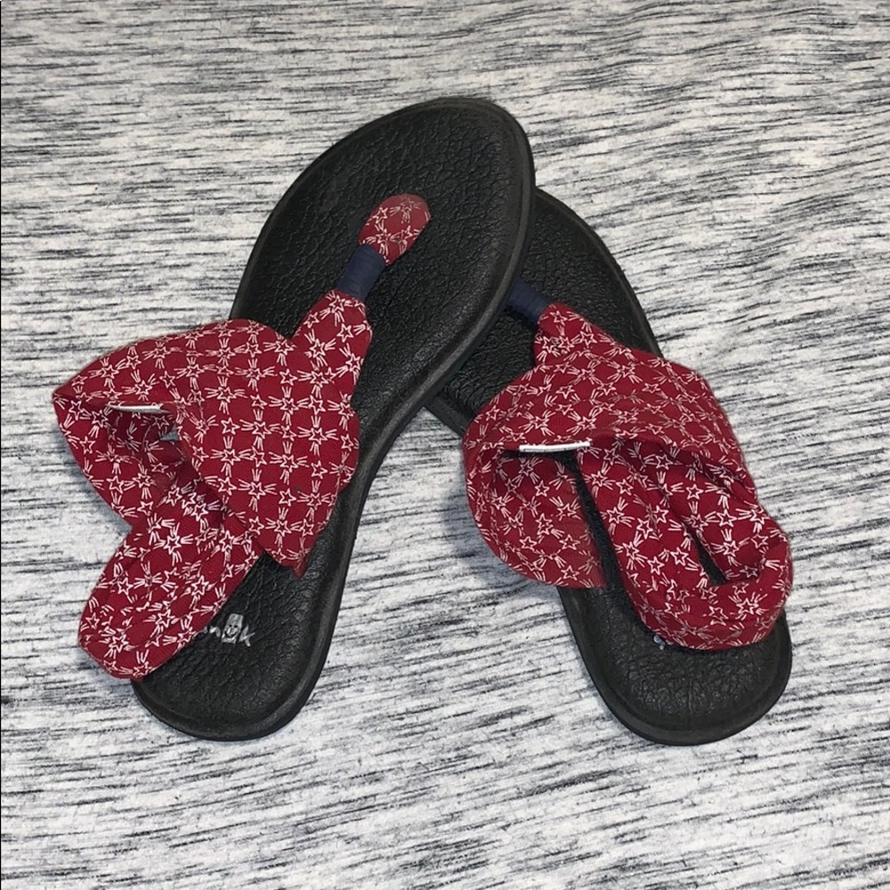 Red Star Sanuk Sandals ✨